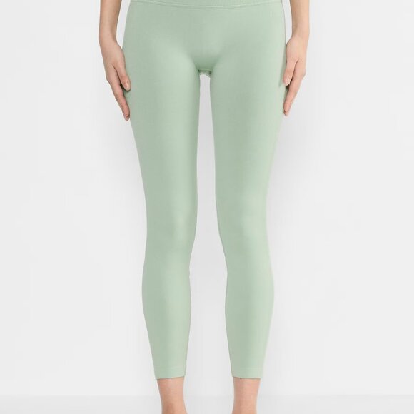 Aritzia Golden - Leggings 26" (XS) - Picture 1 of 5